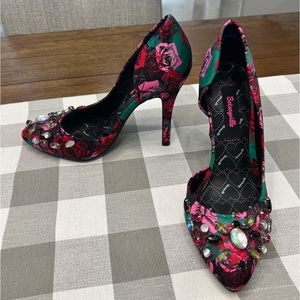 BETSEYVILLE NWOT Betsey Johnson Tahini Pump Heels